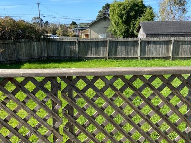 Building Photo - Beautifully done, 2/1 house in Eureka