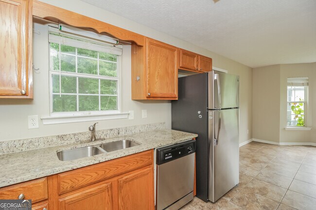 Building Photo - 101 King Alfred Ct