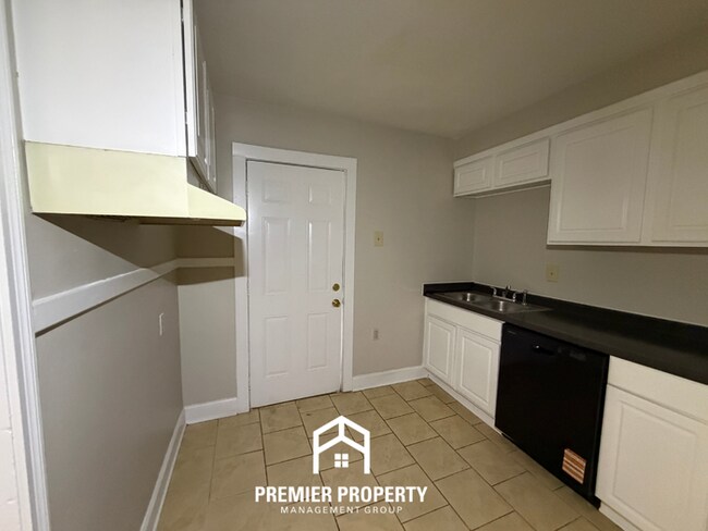 Building Photo - 3145 N Lafayette Cir