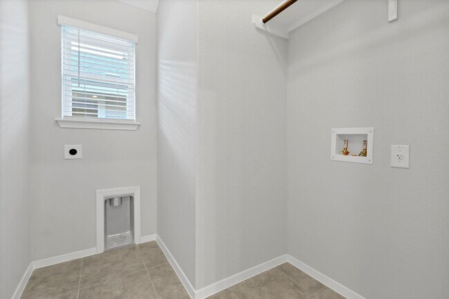 Building Photo - 229 Trailside Ln