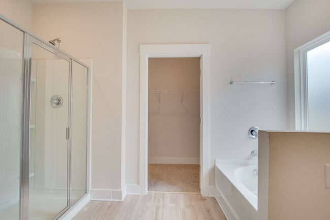 Building Photo - Deer Run 4BR/3BA Home – Solar, Community Pool & ½ Deposit for Active Military