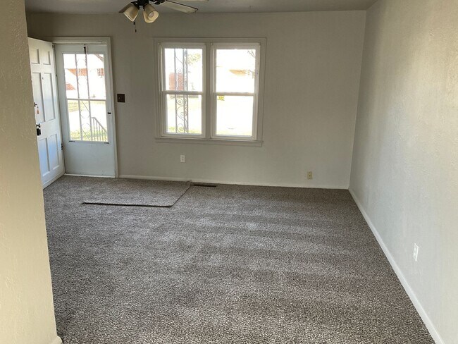 Building Photo - 2304 Doris Ave