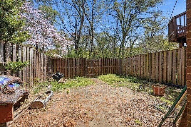 Building Photo - 8239 Dr Craik Ct