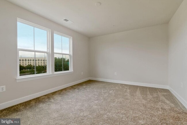 Building Photo - 289 Phoenix Dr
