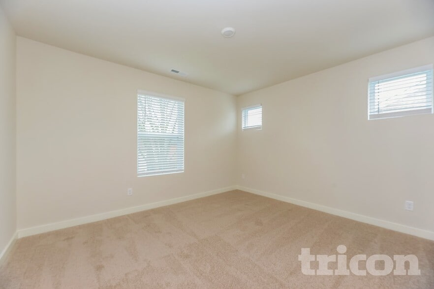 Building Photo - 368 Park Glen Dr