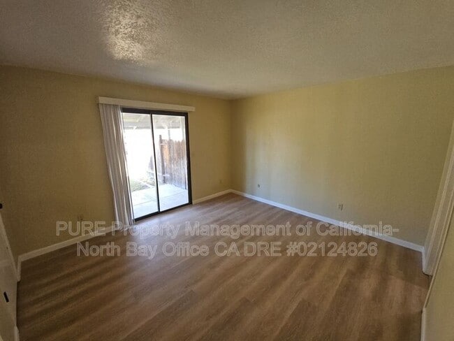 Building Photo - 120 Oak Manor Dr