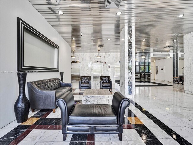 Building Photo - 3625 N Country Club Dr