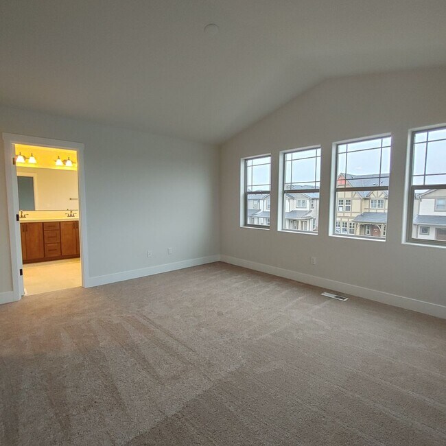 Building Photo - Modern 4BR + AC | Minutes to Hillsboro & High Tech Corridor - Coming Soon!