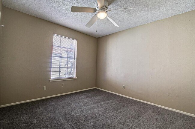 Building Photo - 1323 Brenda Ln