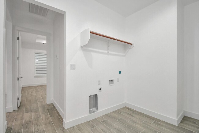 Building Photo - 517 Lovers Ln