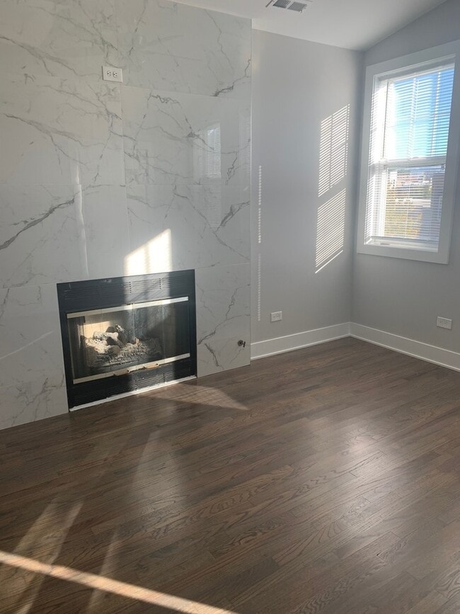 Building Photo - 3328 W Le Moyne St