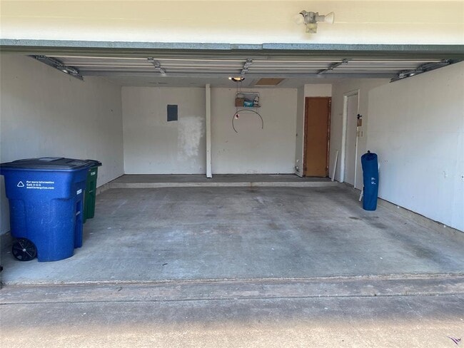 Building Photo - 2406 Broken Oak Dr