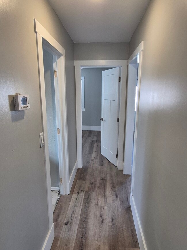 Building Photo - 509 Swan St