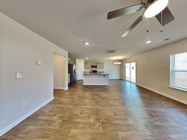 Building Photo - Located in desirable Ashton Lakes neigComi...