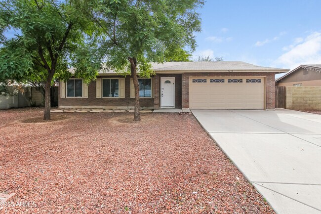 Building Photo - 7619 W Hope Dr