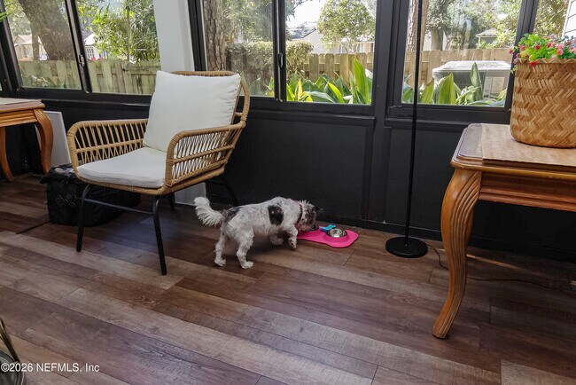 Building Photo - 506 Cali Dr