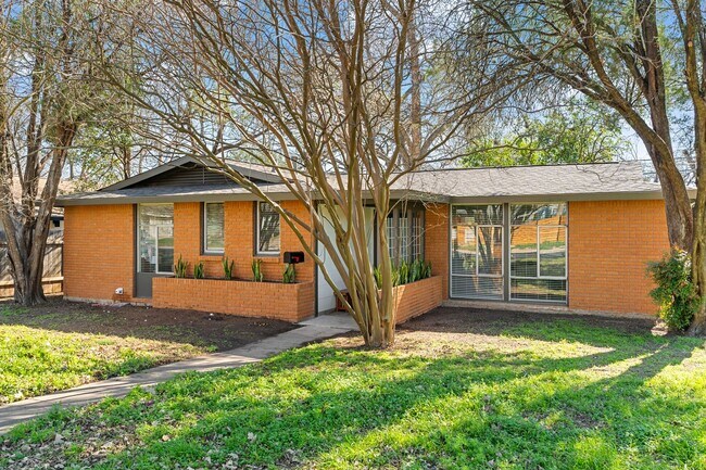 Building Photo - Centrally Located - Minutes from Dell Children's Hospital