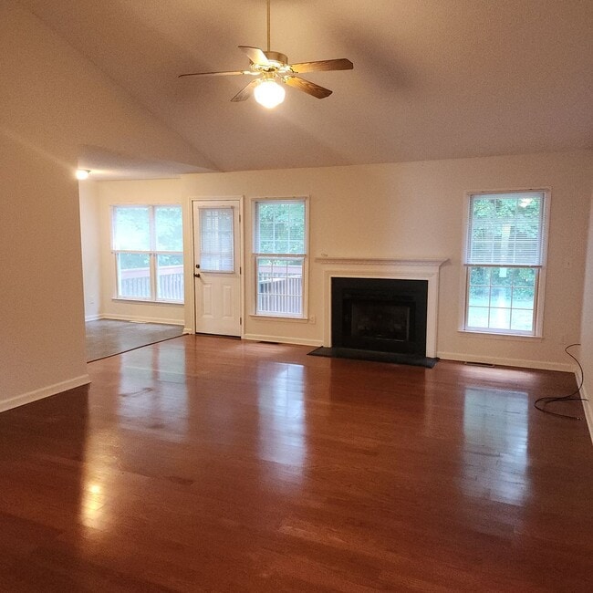 Building Photo - One Level House with An Open FloorPlan FOR...