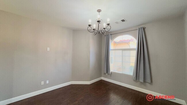 Building Photo - Stunning 3 Bedroom Home In Rosedale!