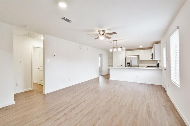 Building Photo - 21043 Longeni Dr