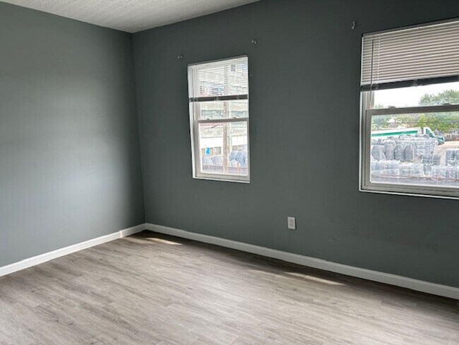 Building Photo - 425 Huffman Ave