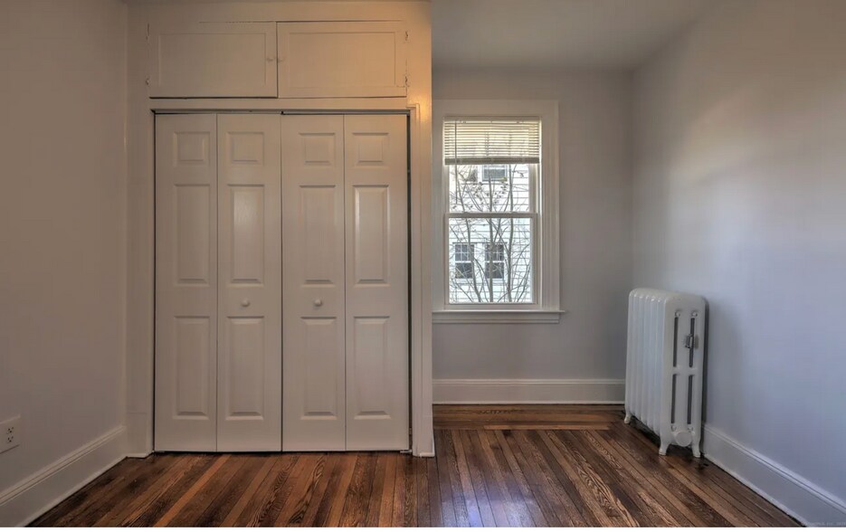 Building Photo - 48 Anthony St