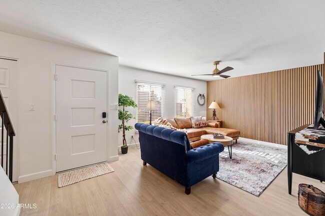 Building Photo - 8107 E Vista Dr