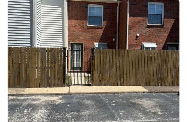 Building Photo - West Columbia Townhome Convenient To Airport, Lexington, and Downtown Columbia