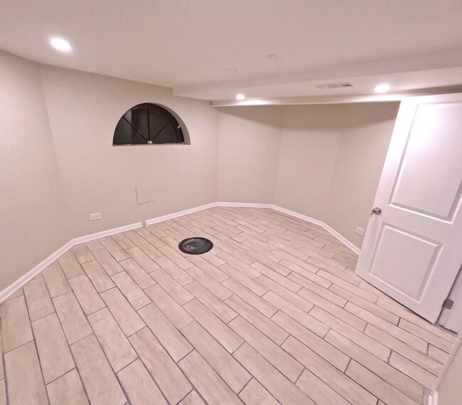 Building Photo - Beautiful Home Lowell Ave.