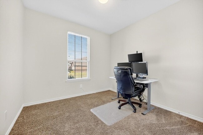 Building Photo - 2209 Barx Dr