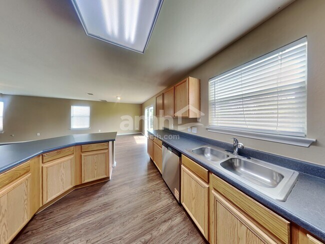 Building Photo - 5325 Mathra Dr