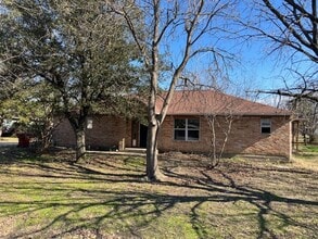 Building Photo - 602 N U.S. Hwy 69