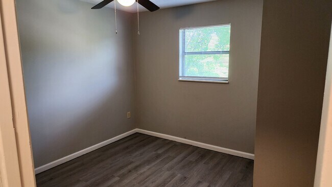 Building Photo - Nice Split Level Home- Ready for you to Call Home Today!