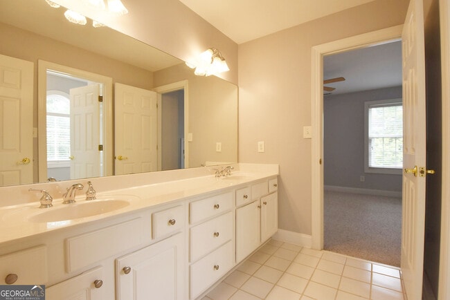 Building Photo - 204 Lenox Dr