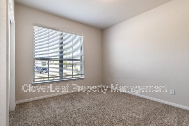Building Photo - 405 Sika Way