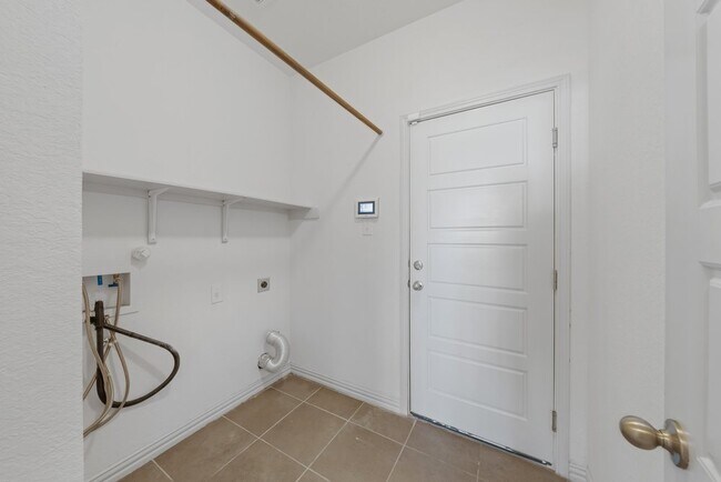 Building Photo - 9683 Shorebird Ln