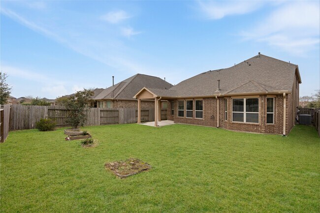 Building Photo - 16726 Sycamore Bend Dr