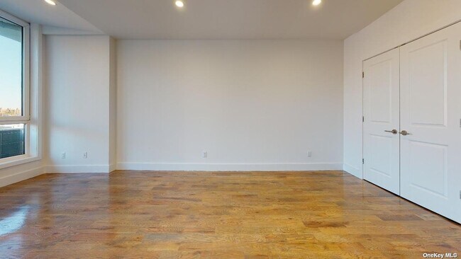 Building Photo - 13828 Queens Blvd