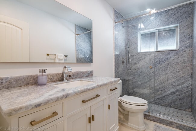 Building Photo - 1510 SE 14th Ct