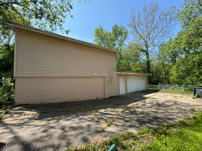 Building Photo - Check out this Single-Family Home!