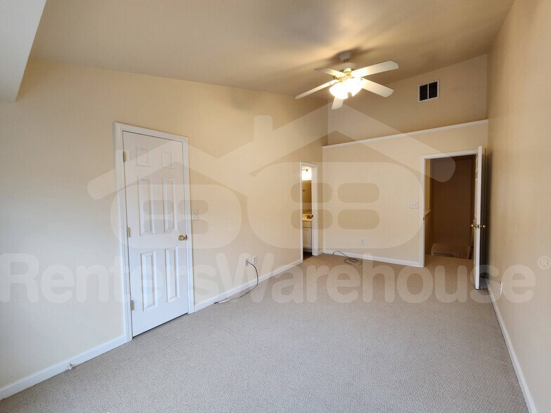 Building Photo - 1618 Cove Creek Cir