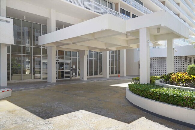 Building Photo - 4020 Galt Ocean Dr