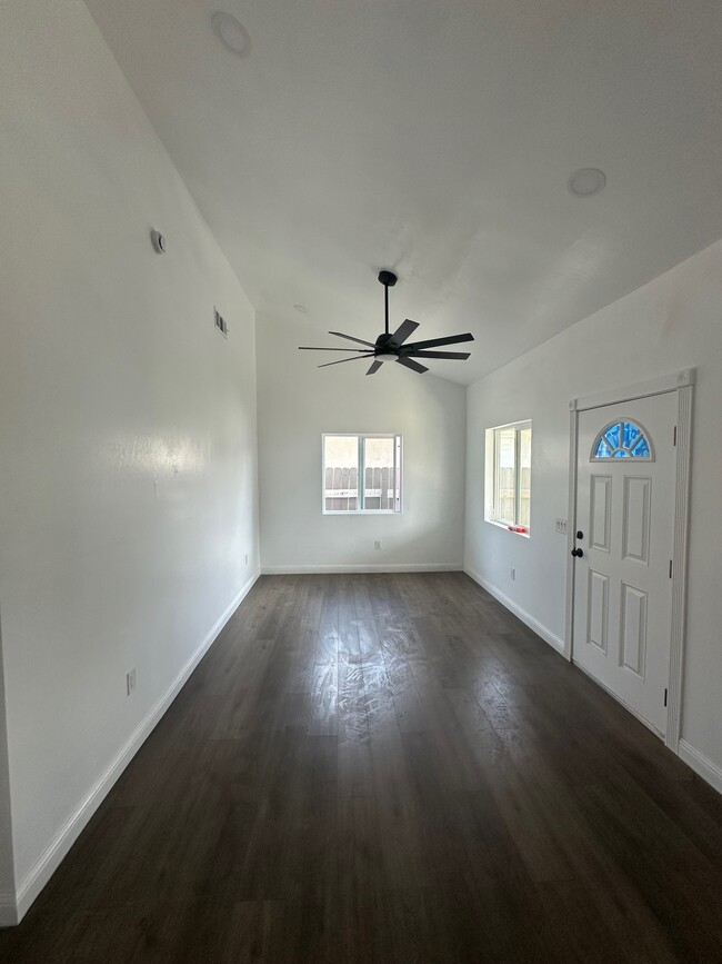 Building Photo - 319 W Los Angeles Ave