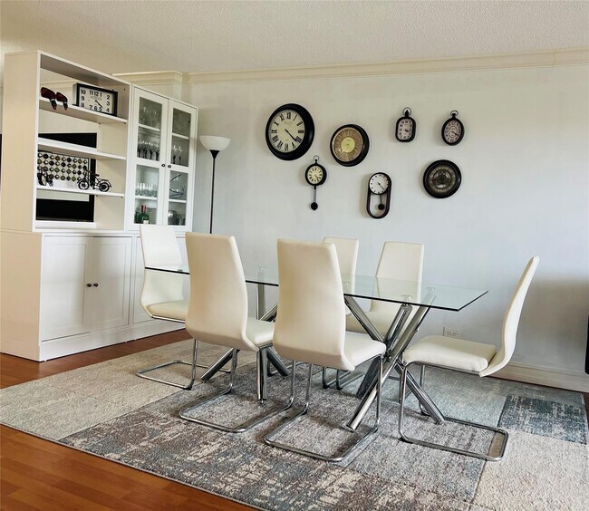 Building Photo - 800 NE 195th St