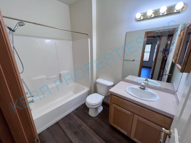 Building Photo - Charming 3-Bedroom Fairview Retreat with Spacious 1611 Sq Ft Living Space & 2 Full Baths!