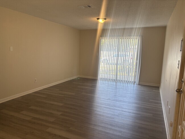 Building Photo - 1701 Paulding Ave