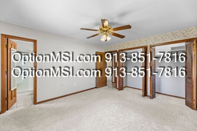 Building Photo - Country Charm Just Minutes From Lawrence!