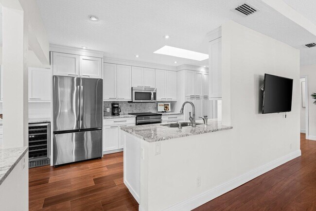 Building Photo - 6689 Eastpointe Pines St