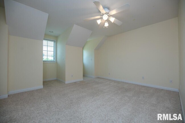 Building Photo - 5126 N Kickapoo-Edwards Rd
