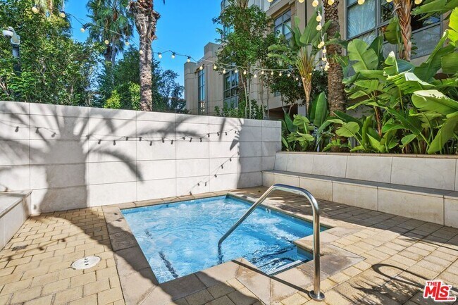 Building Photo - 10800 Wilshire Blvd